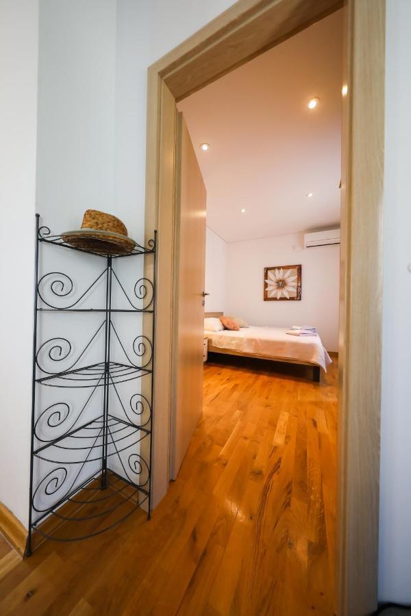 Apartment Milka With Sea View Tisno Extérieur photo